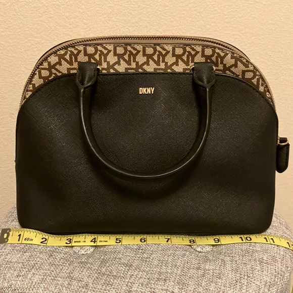 EUC Dkny bag - Picture 12 of 14